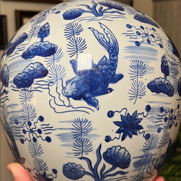 Vintage Blue and White Chinoiserie Koi Vase Blue Willow Style Hollywood Regency - Picture 6 of 8